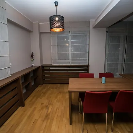 Cosmopolitan Internations Flat
