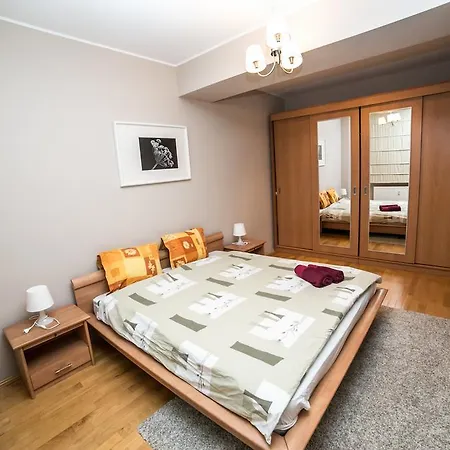 Cosmopolitan Internations Flat