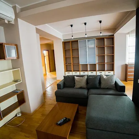 Cosmopolitan Internations Flat